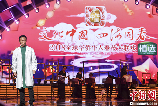 王洛勇现场演绎华人医生的真实感人故事。 <a target='_blank' href='http://www.chinanews.com/'>中新社</a>记者 杨华峰 摄 王洛勇现场演绎华人医生的真实感人故事。 <a target='_blank' href='http://www.chinanews.com/'>中新社</a>记者 杨华峰 摄