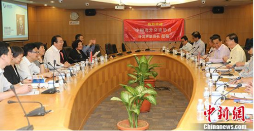 图为许又声在与马华公会“一带一路”中心负责人交流。 <a target='_blank' href='http://www.chinanews.com/'>中新社</a>记者 张晨翼 摄 图为许又声在与马华公会“一带一路”中心负责人交流。 <a target='_blank' href='http://www.chinanews.com/'>中新社</a>记者 张晨翼 摄