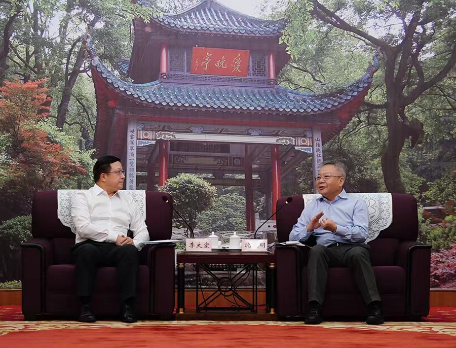 沈晓明会见海外华文媒体代表团一行
