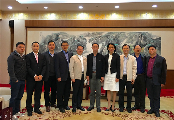 主任张建新在长沙会见以周惠斌为团长的新西兰湖南商会考察团一行6人